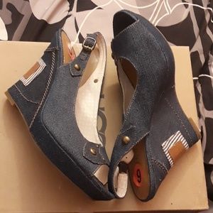 Guess wedges